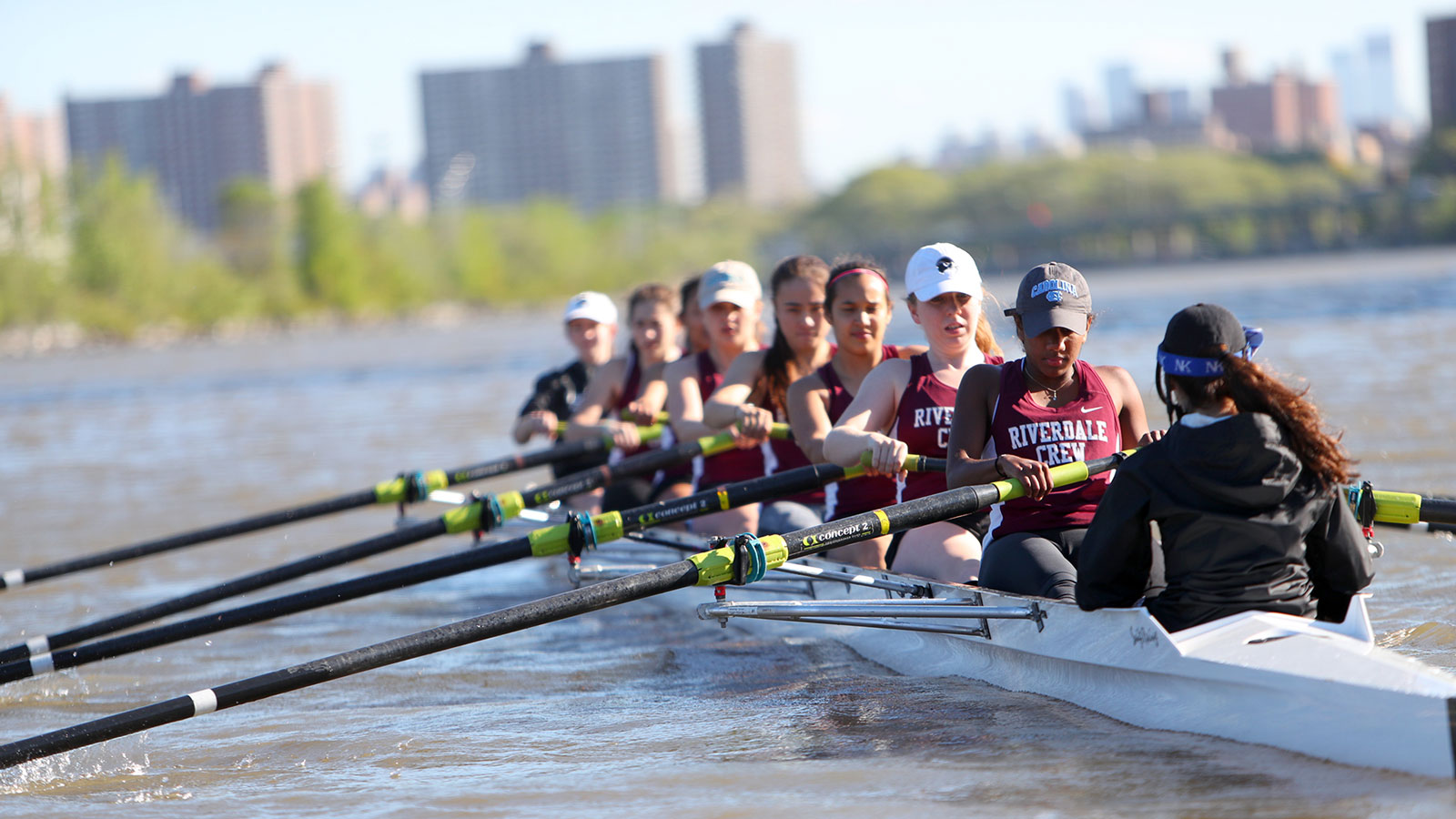 The 2017 girls crew team on the Harlem River.