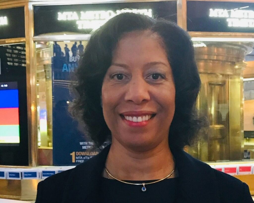 Alumni Spotlight: Lisa Stenson Desamours ’82 